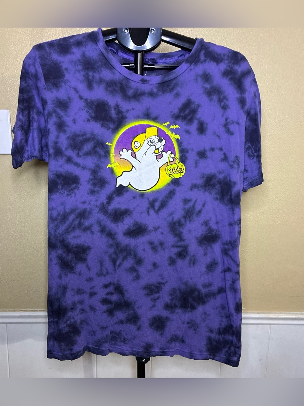 Buc-Ees Halloween 2024 Purple Tie-Dye Short Sleeve Tee with Ghost Graphic